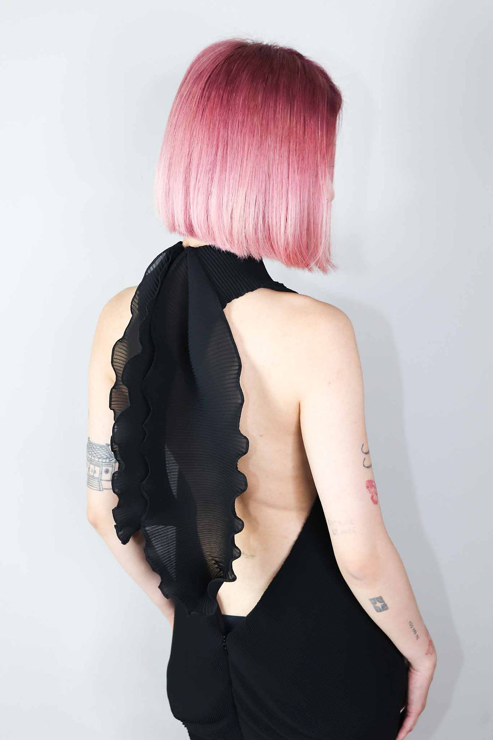 Miniaturbild: Pleated Drop Waist top in black