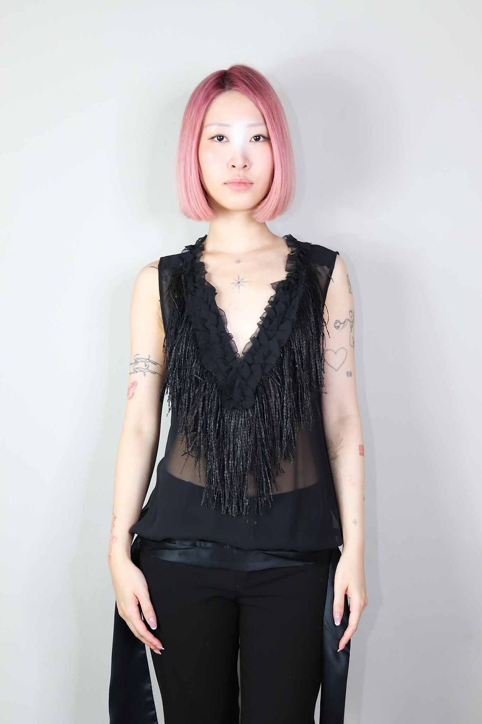 Miniaturbild: Silk top with fringes and kummerbund