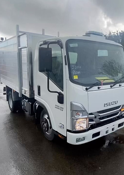 close up of Isuzu tipper