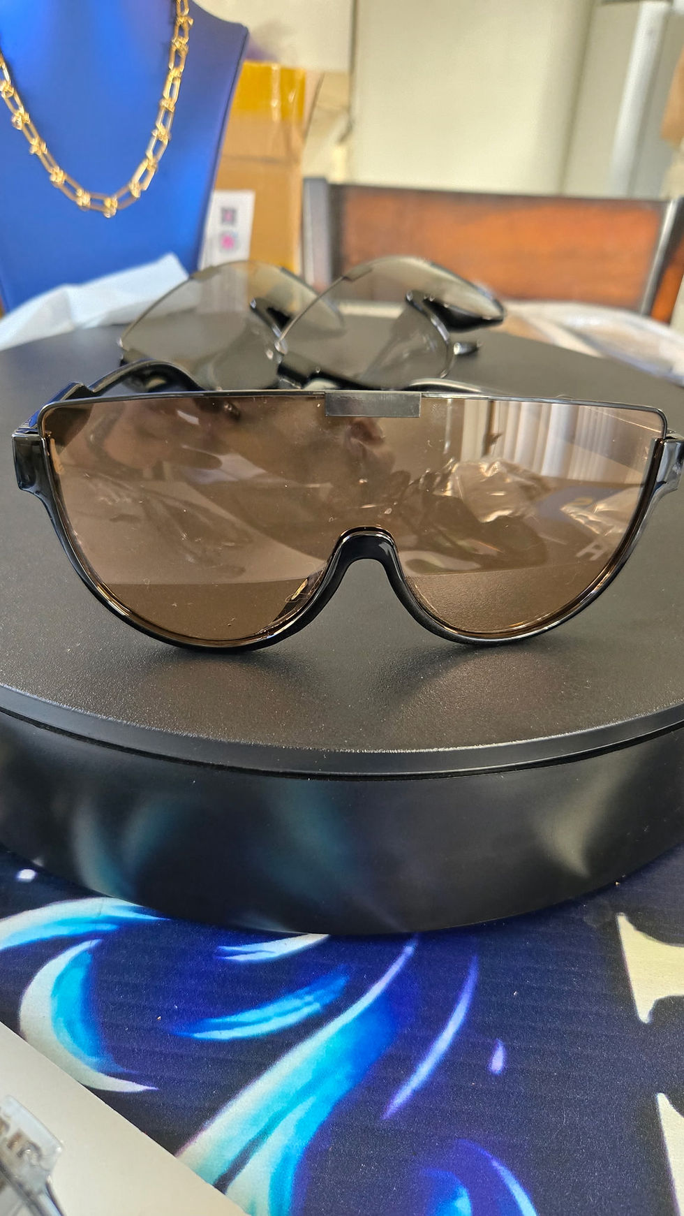 Miniatura: Oversized Ghost Visor Sunglasses – Futuristic Luxury Shield Shades