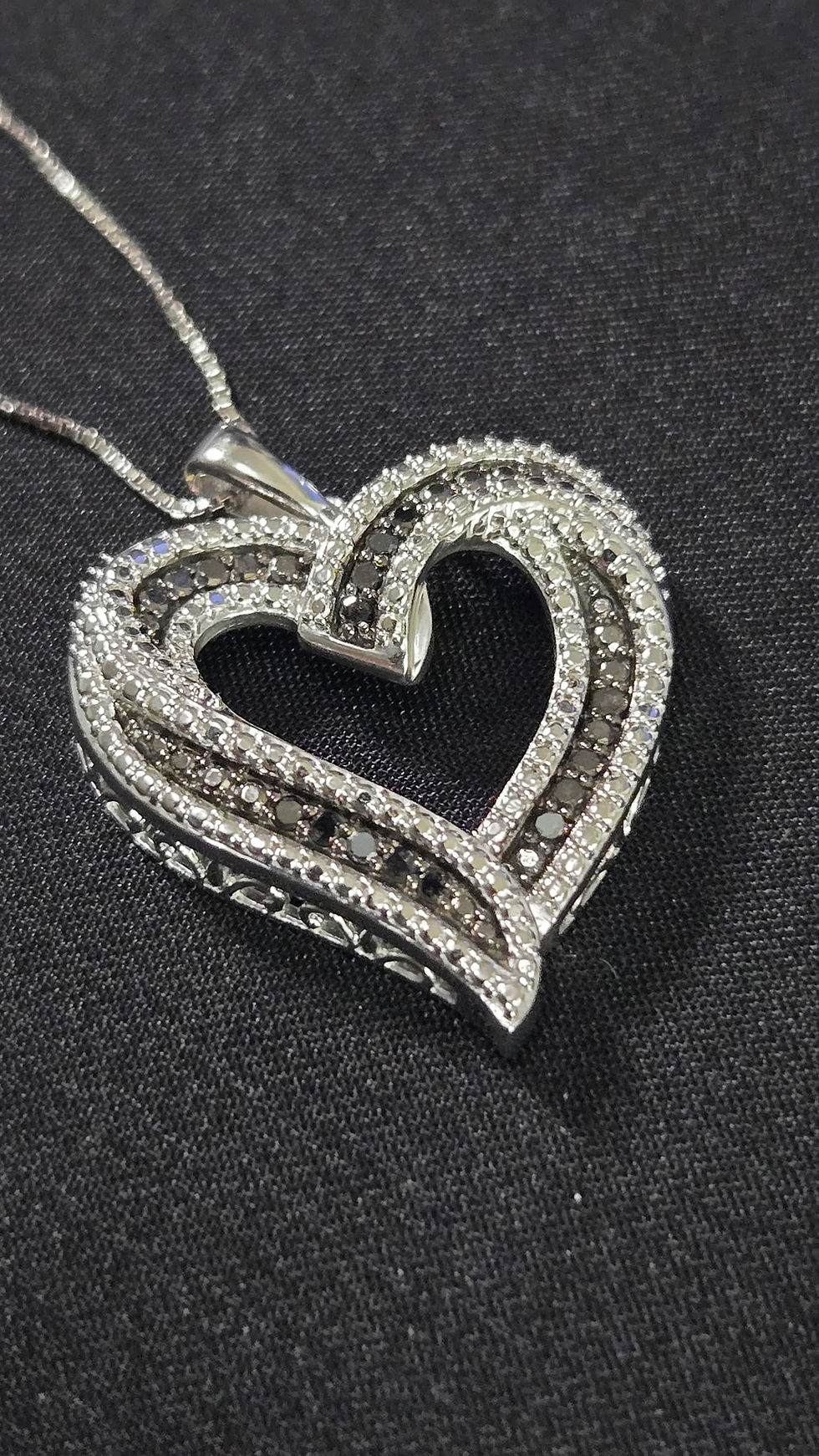 Miniatura: 18” Sterling Silver Black & White Diamond Heart Necklace – Dual-Tone Love Pendan