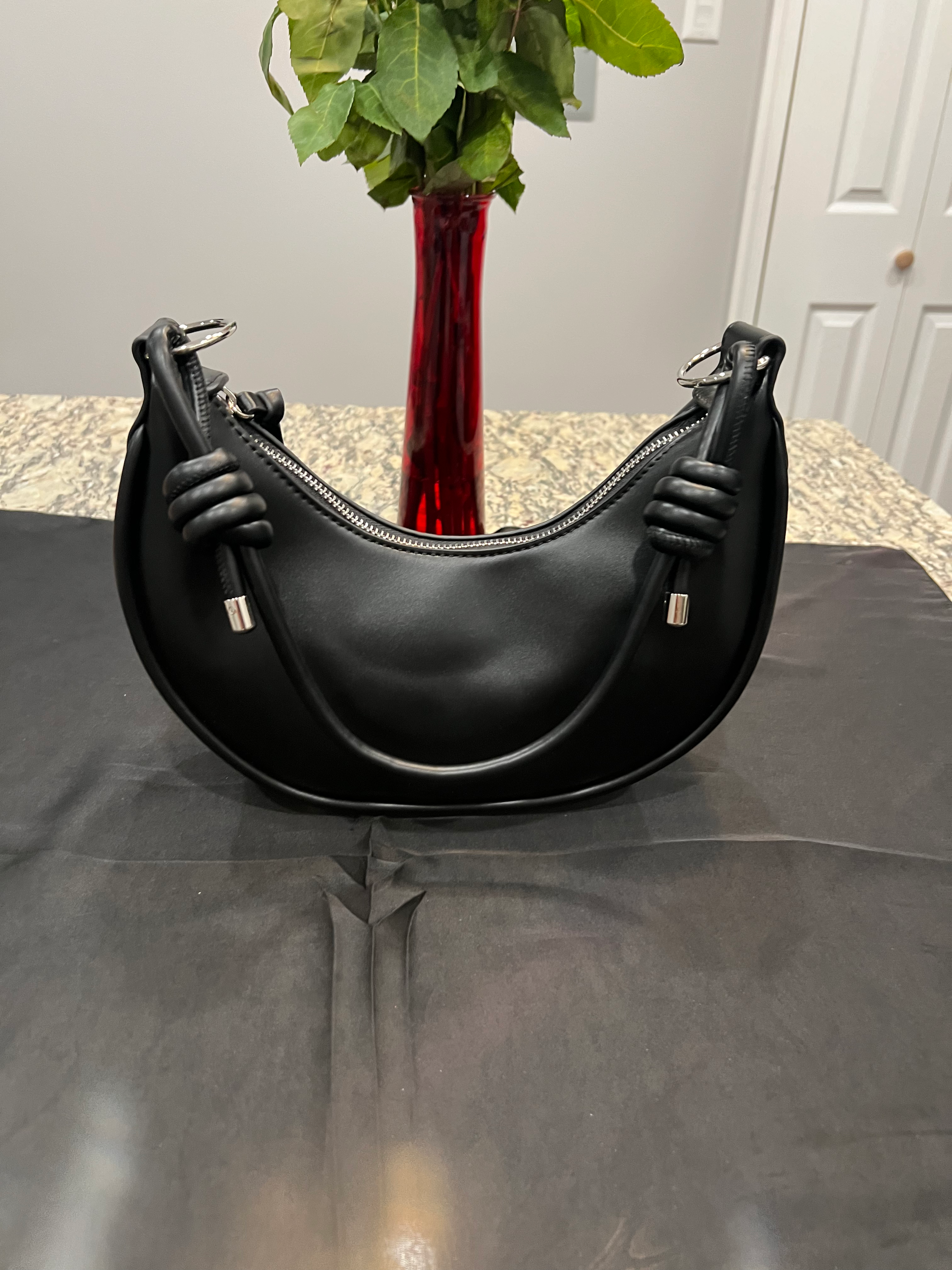 BLACKLEATHER KNOTTED SHOULDER BAG