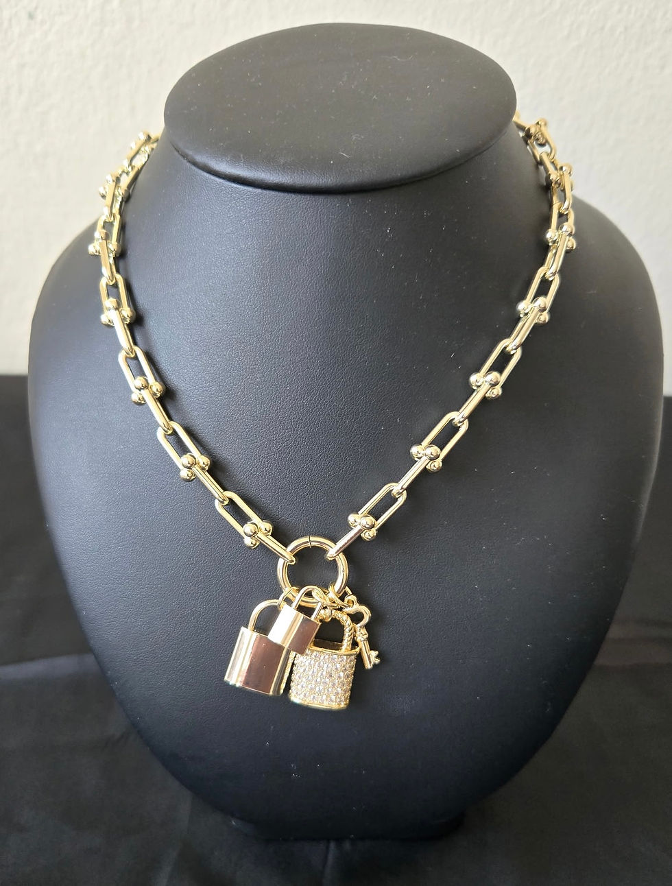 Miniatura: Gold Plated CZ Padlock Necklace – Designer-Inspired Statement Chain 