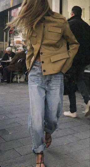 SE ESA CHICA CON UN SABOR ELEVADO DEL ESTILO EFFORTLESS COOL & CHIC