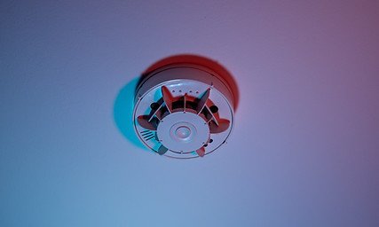Smoke detector or fire alarm system on the ceiling. close-up..jpg