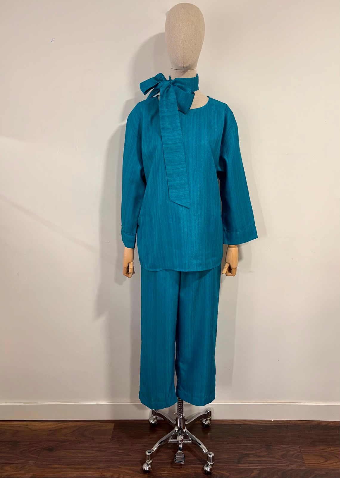 Pantalón azul seda