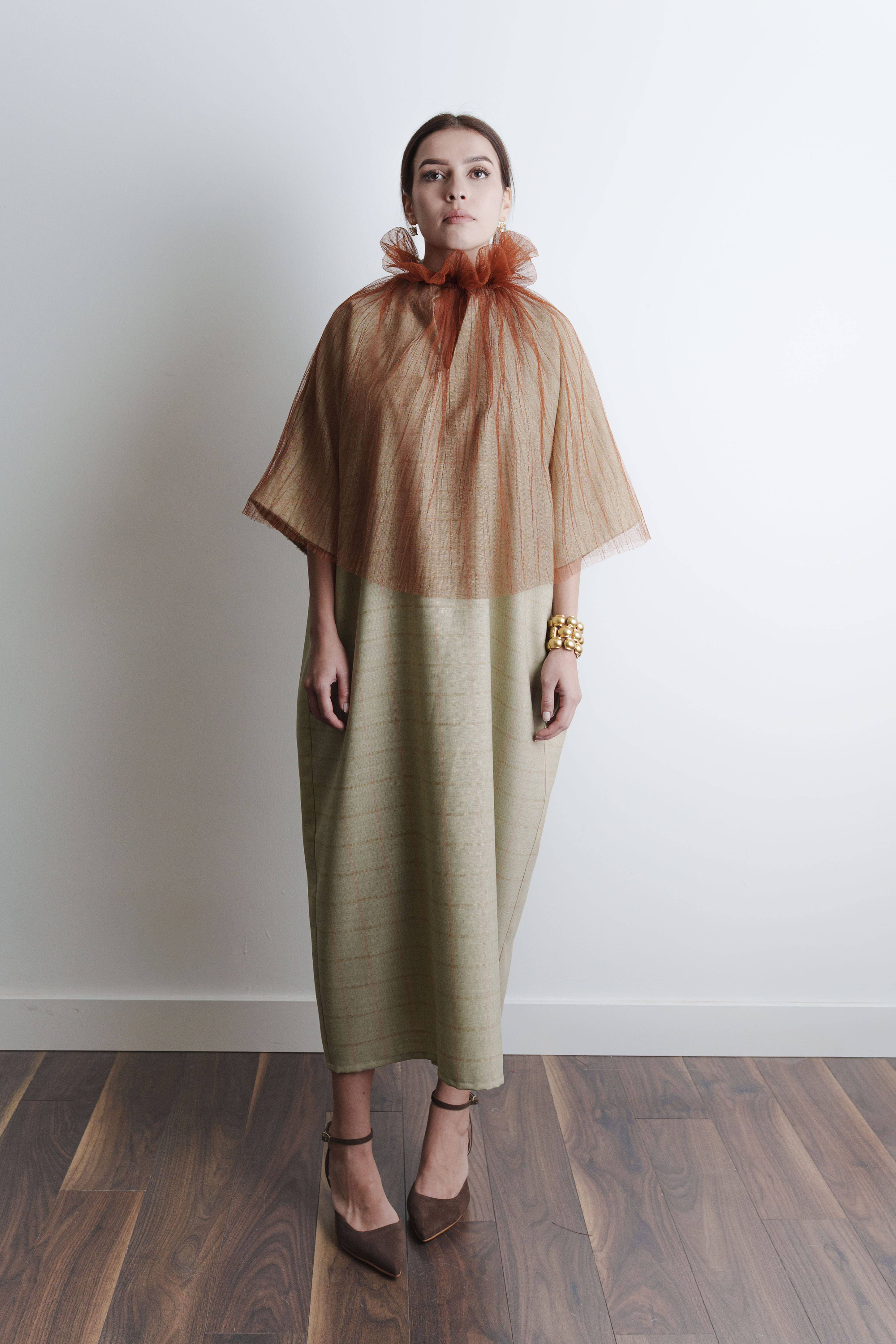 Cuello de tul plisado caldero