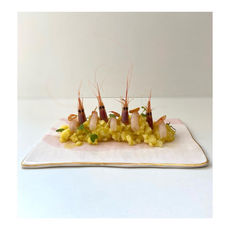 Quisquillas con naranja, aceite de oliva virgen extra y brotes por @pacomoraleschef
