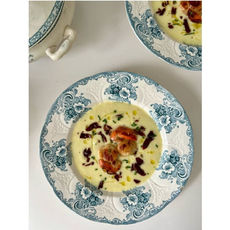 Crema de puerro y manzana con zamburiñas y cecina crujiente