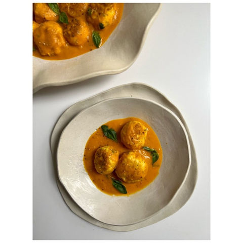 Albóndigas de pollo con salsa de zanahoria y azafrán