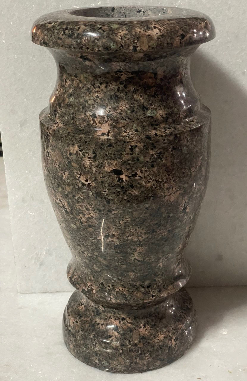 Гранітна ваза на могилу 30×15 см з граніту Дідковичі, загальний вигляд