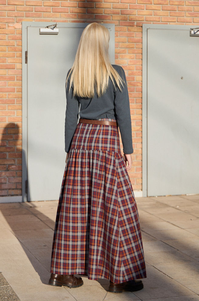 Μικρογραφία: PDF sewing pattern for a modern low‑waist maxi skirt in sizes UK 10‑18. Includes lined yoke and gathered tier. English & Gree