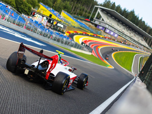 León protagoniza gran remontada en Spa antes de la suspensión por lluvia