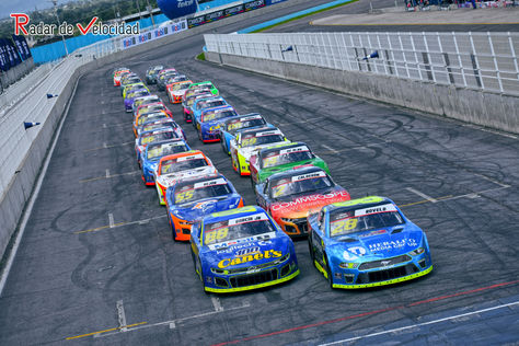 Alessandros Racing coloca a todos sus pilotos en playoffs