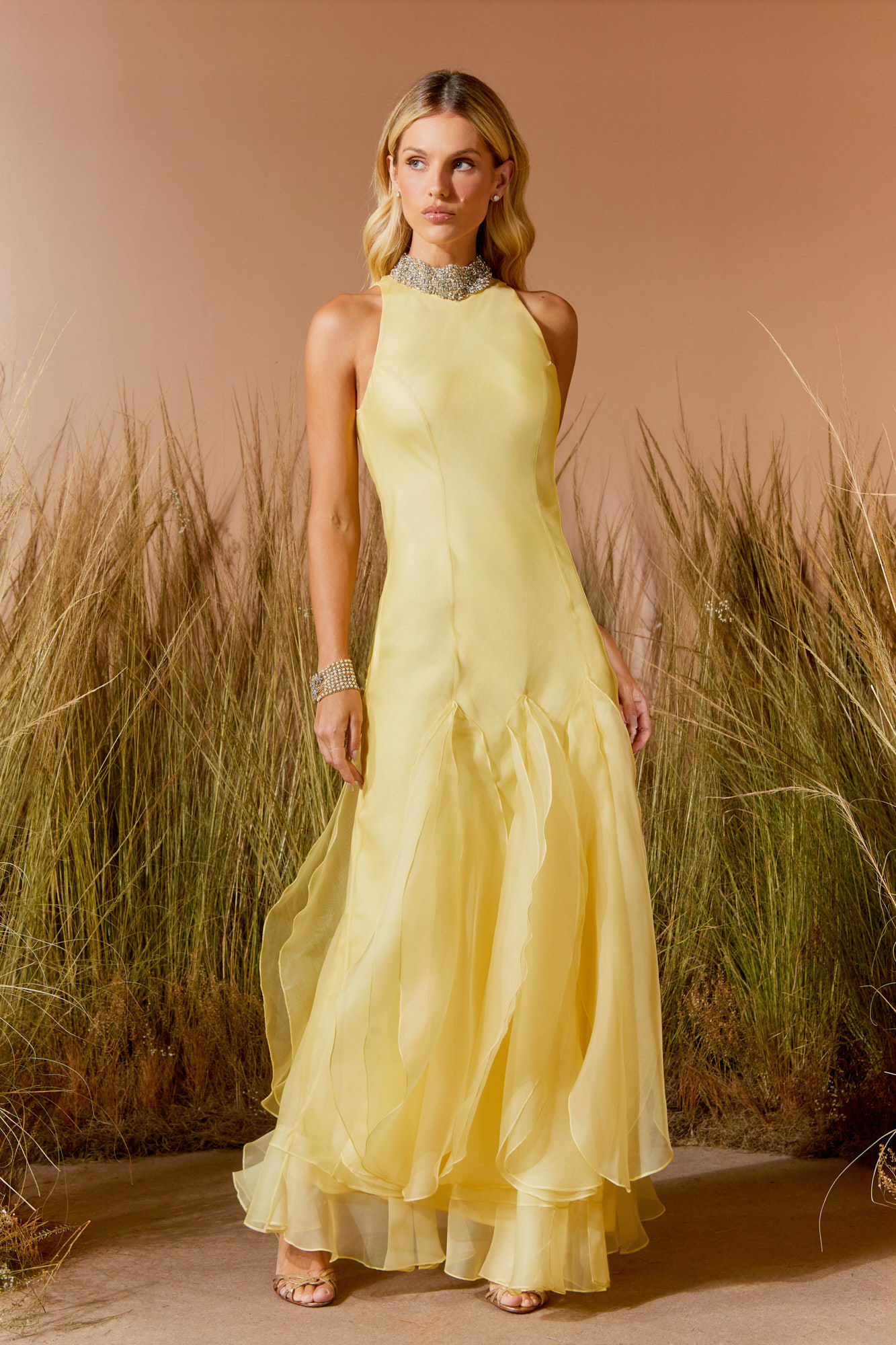 Vestido longo seda nesgas Agilita amarelo manteiga