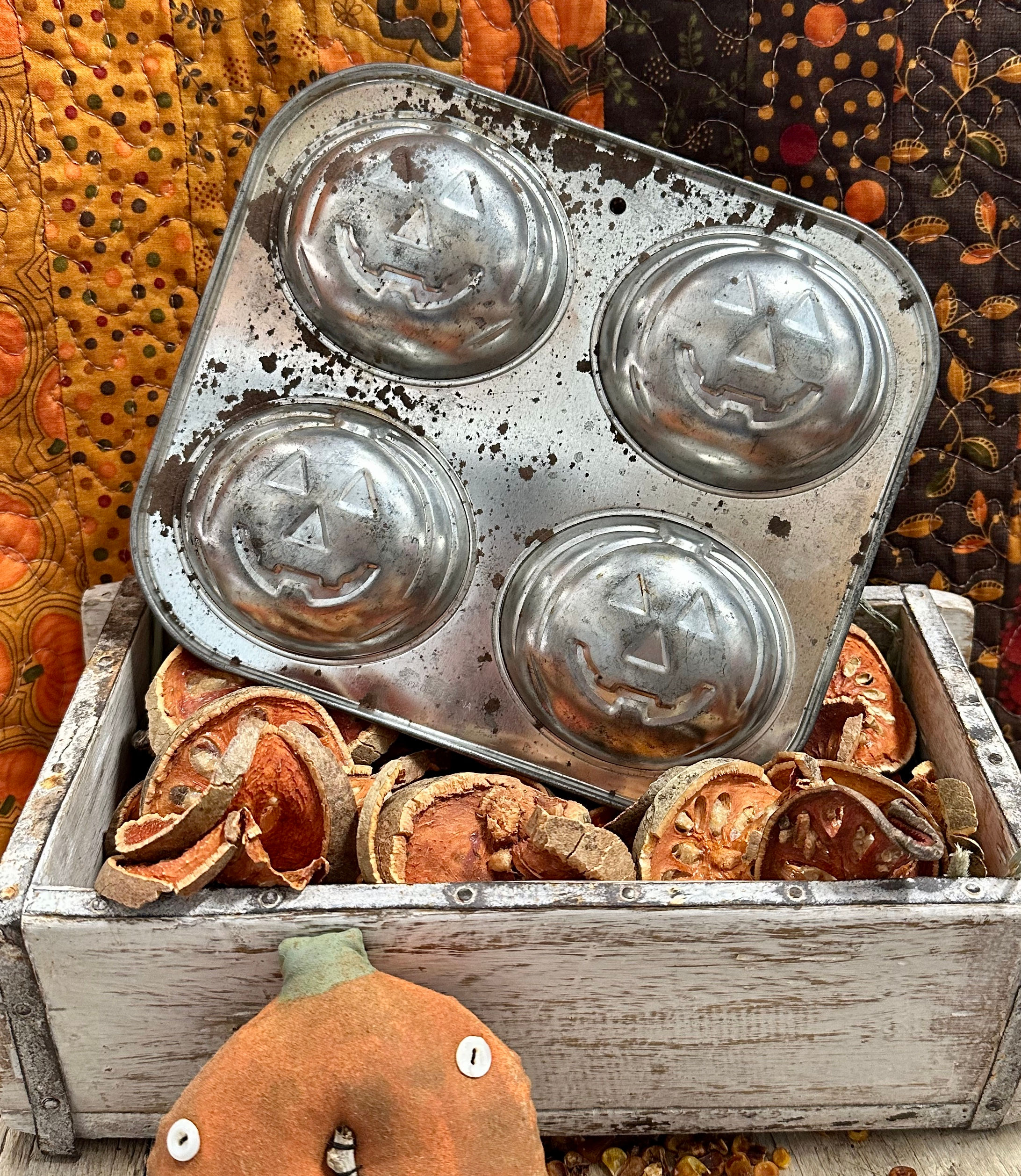 NEW!  Vintage Jack-O-Lantern Cake Mold