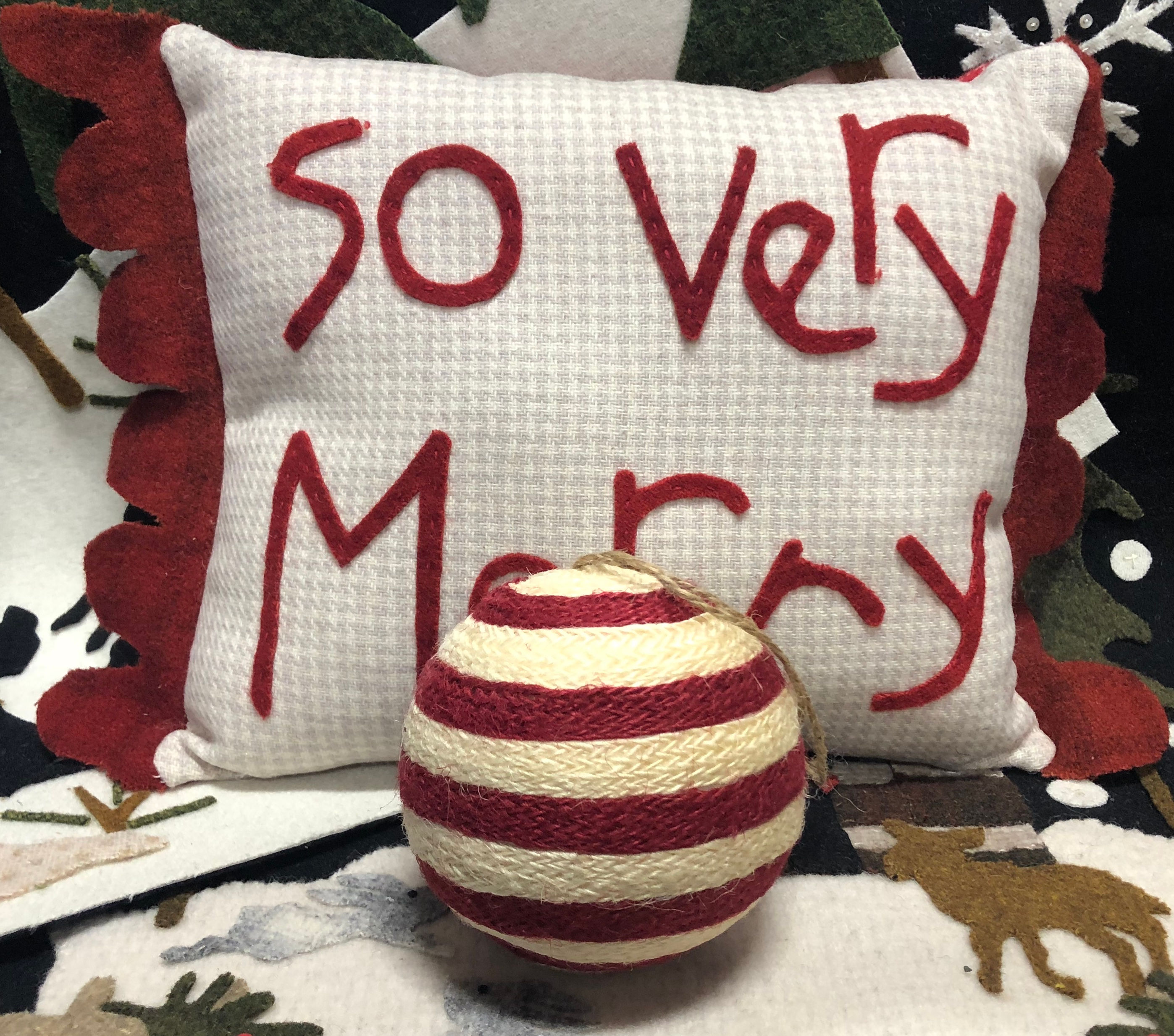 NEW!  Olde Vintage Red & Cream Texture Ornament