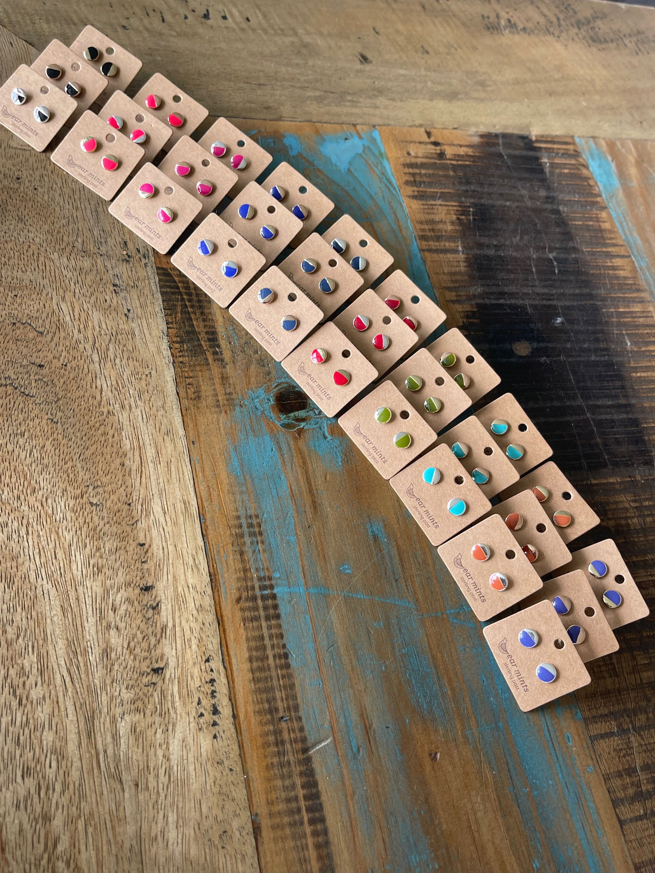 Half enamel and plating stud ear mints