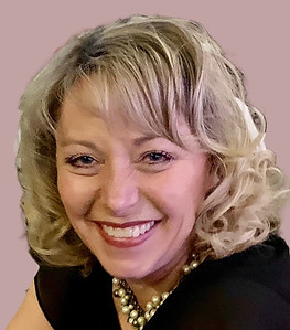 WT Cropped 2 Headshot IMG_1419 (002).jpg