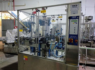 הנחת קפסולות והדבקת תוויות