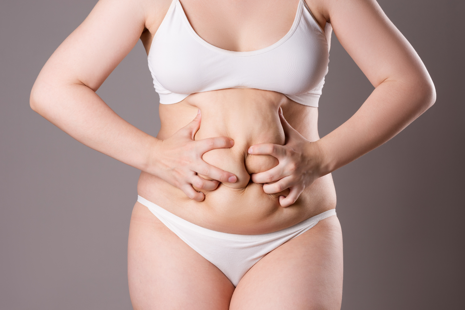 Vista abdominal de una paciente que califica para lipo sin cirugia ultracavitacion