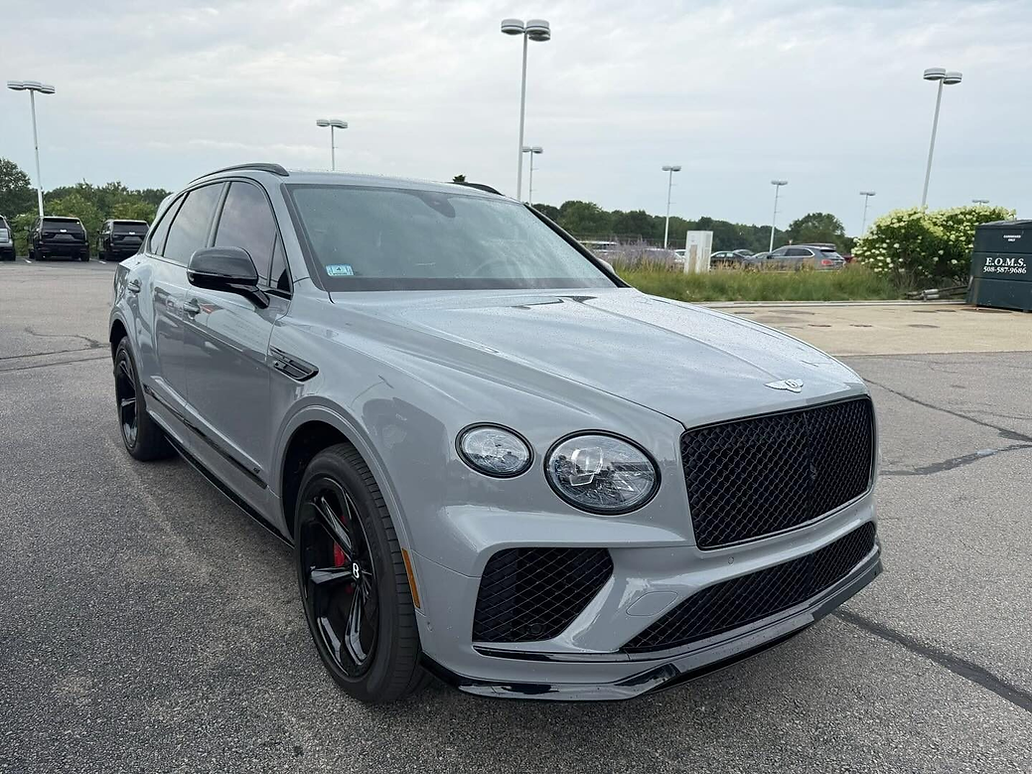 High-end Bentley SUV showcasing a flawless windshield following expert auto glass repair—ideal example of precision rock chip repair and premium windshield restoration services.