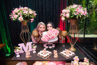 Foto e Filme de aniversarios com forma documental e jornalística.