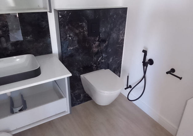 Modern Bathroom with Stylish Features