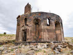 It is a centrally planned tetraconch type but instead of 4 apses, there are 8 semicircular apses surrounding the interior octagonal space. The round design is reminiscent of the Zvartnots cathedral.