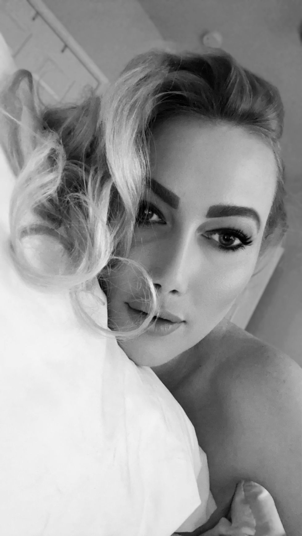 Four Minutes, Forever Poem by Krystle Kelley, from the Swanlight Poetry Chronicles