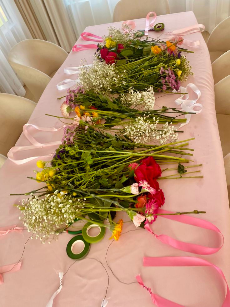Build your Own Bouquet Galentine's party! 💌