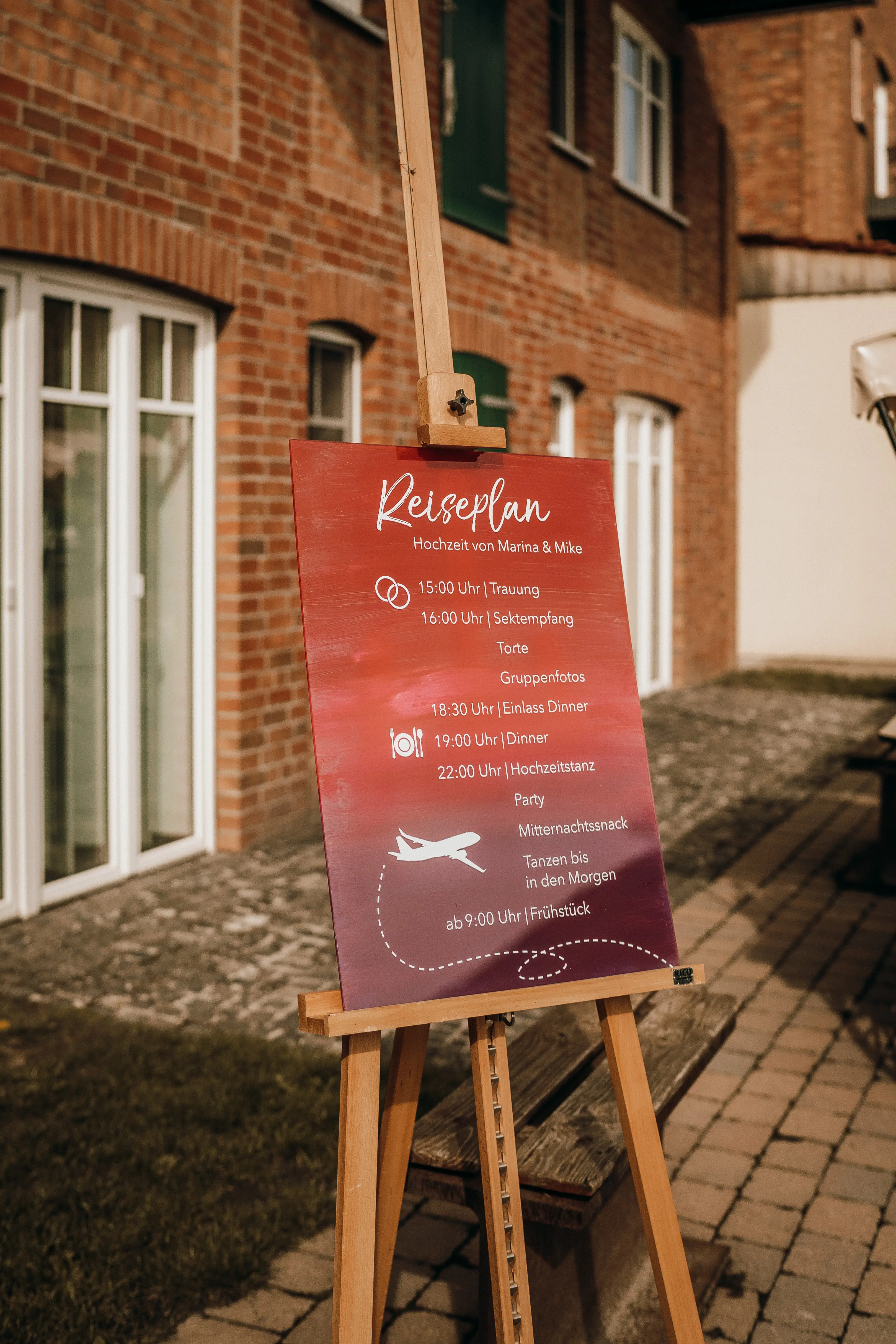 Ablaufplan auf Acryl als Reiseplan in Beerentönen