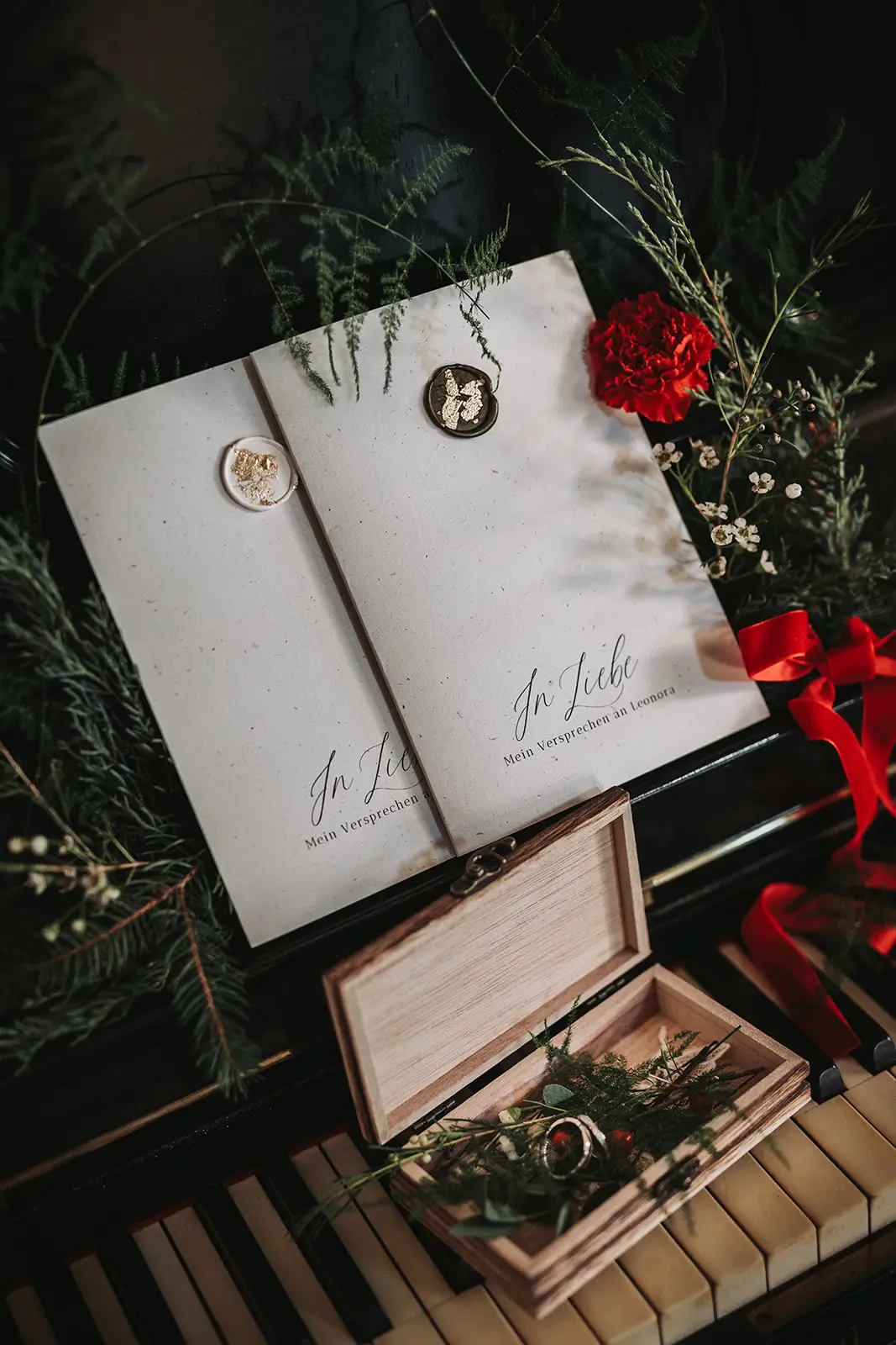 Eheversprechen Winterhochzeit mit Siegel und Blattgold – elegant & festlich