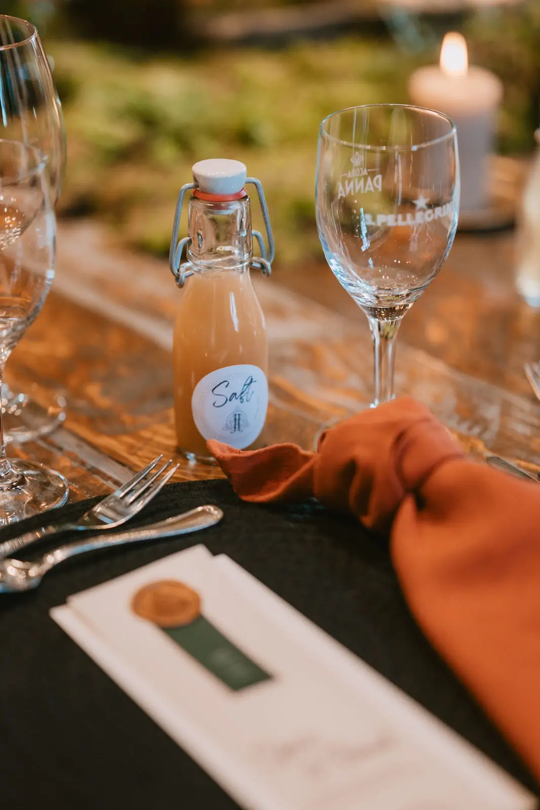 Aufkleber für Gastgeschenk zur Wikinger Hochzeit mit Monogramm des Paares