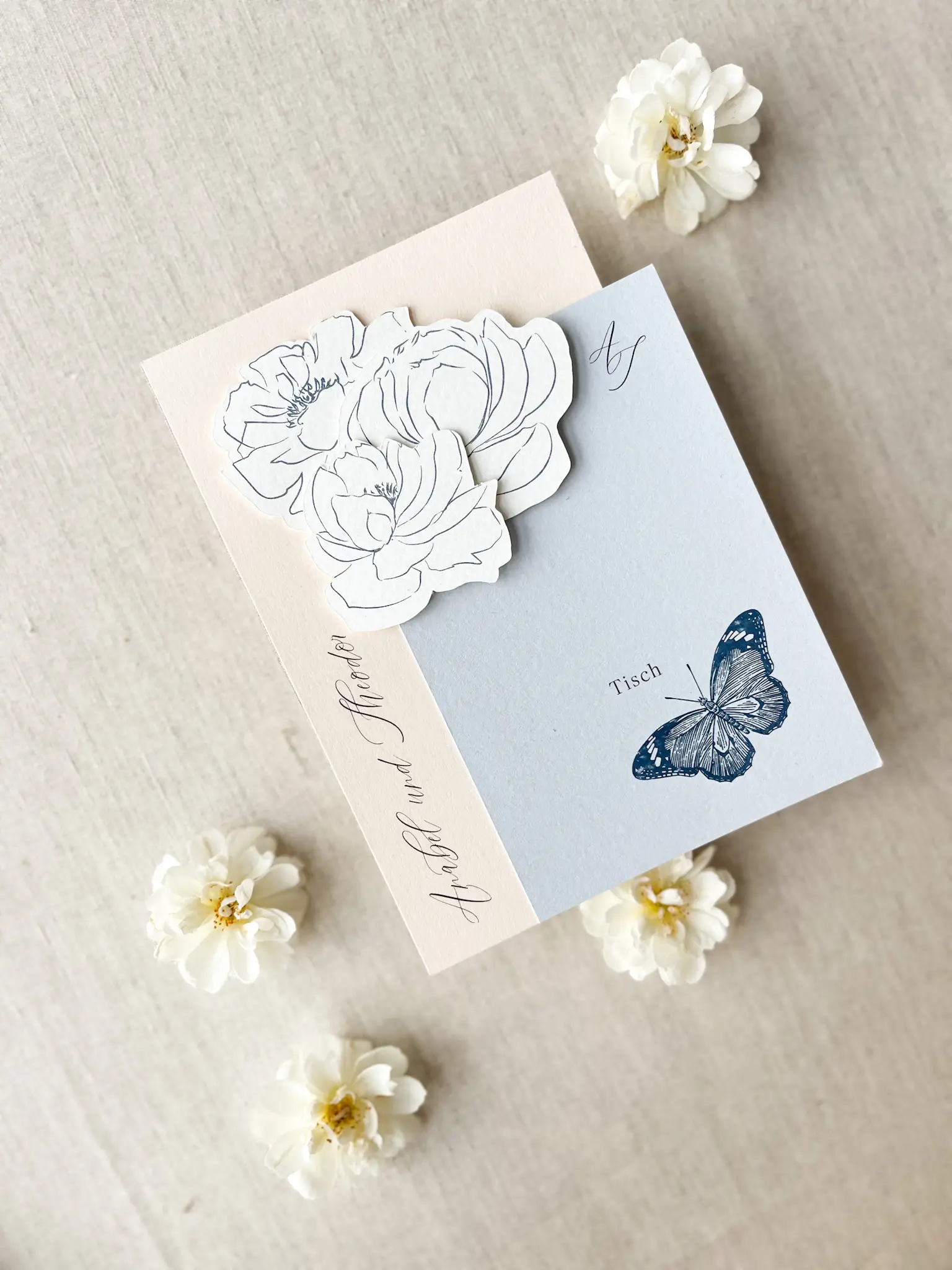 Tischnummer im Barockstil mit dreidimensionalen Blüten und edlem Design