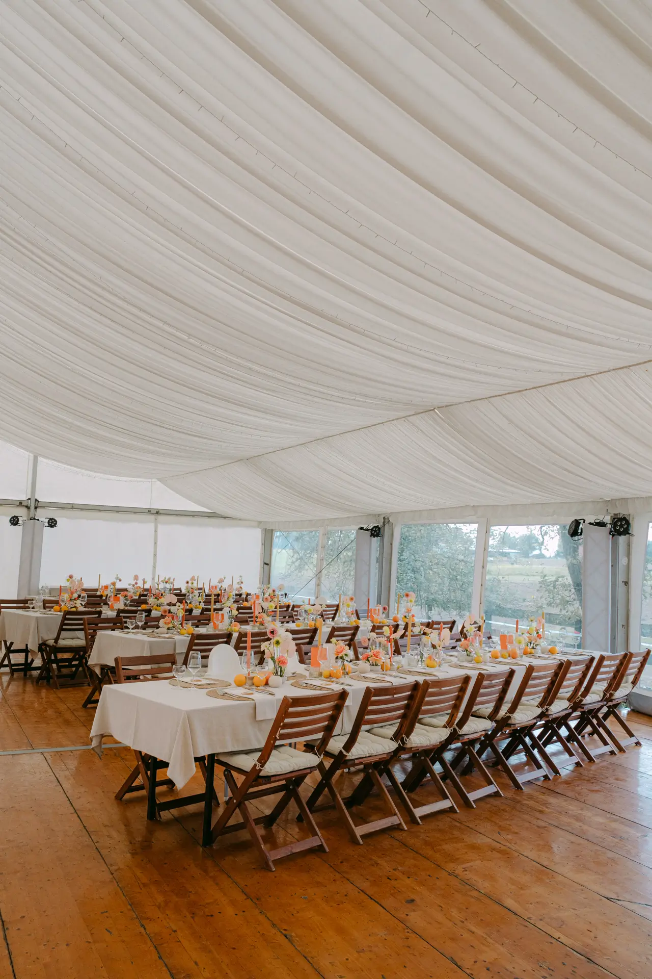 Hochzeit im Zelt orange Menükarten