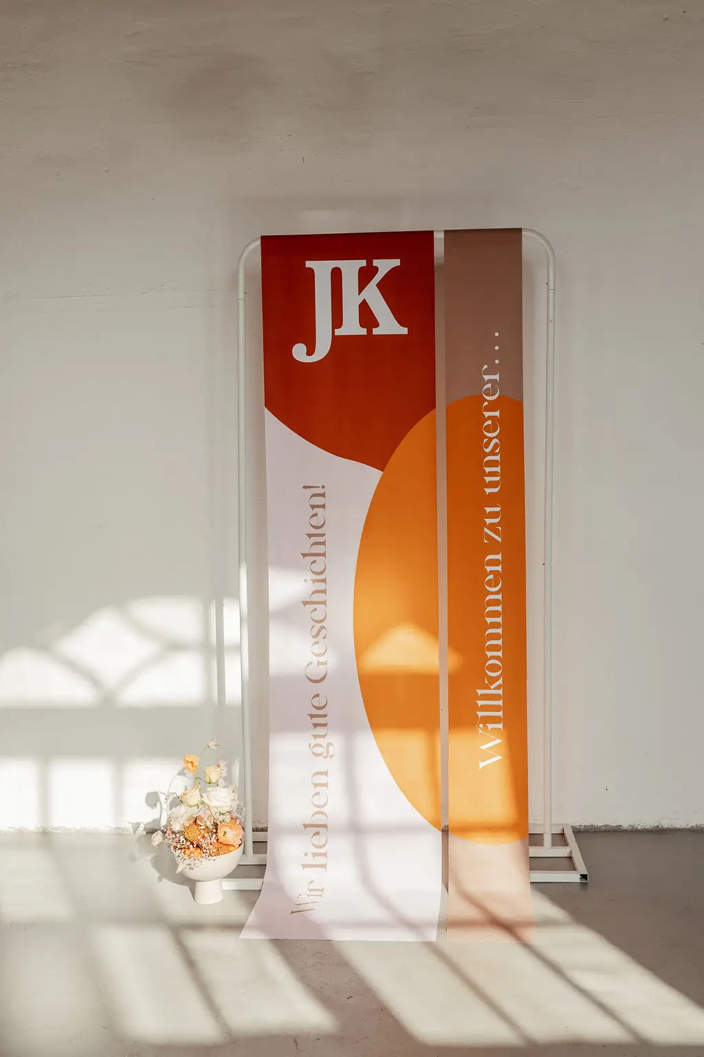 Willkommensbanner Stoff orange braun stimmiges Farbkonzept