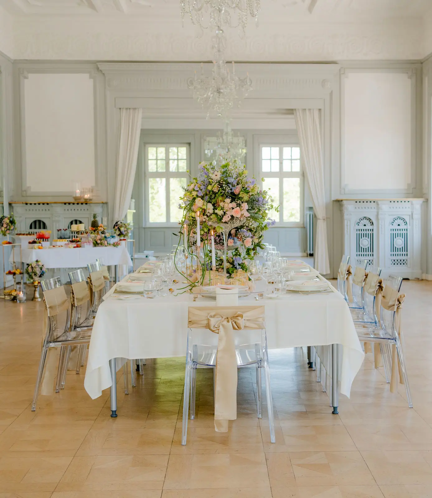 Exklusive Einladung mit Formschnitt und Siegel in Box