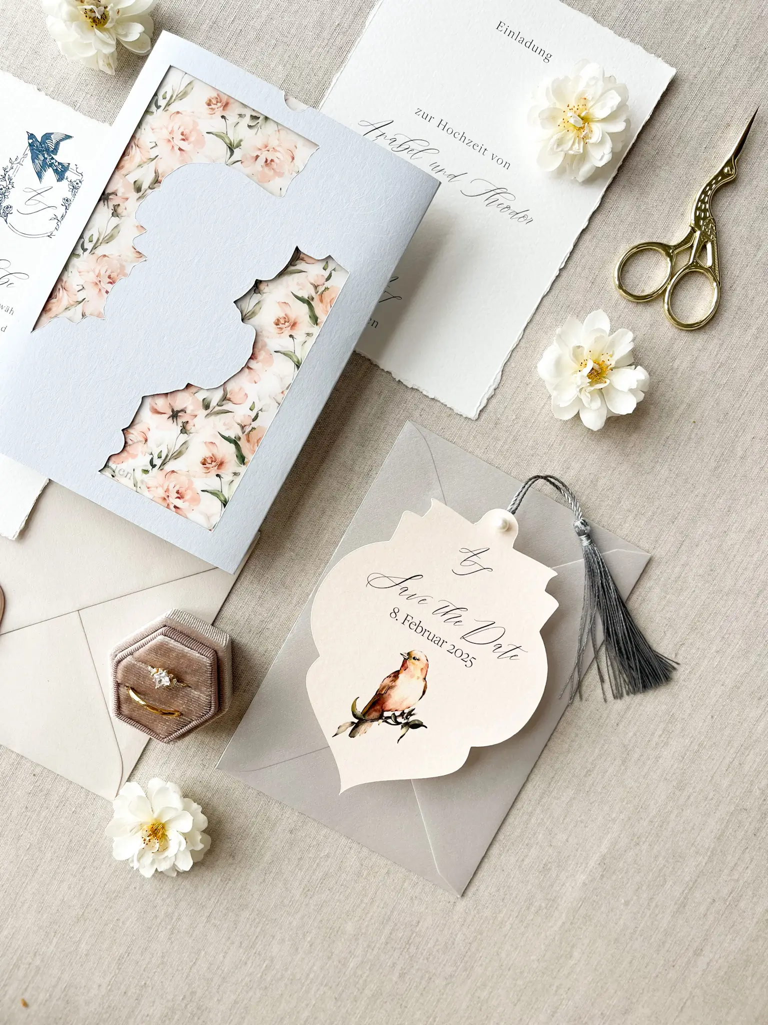 elegante Einladung Save the Date hellblau mit Perle