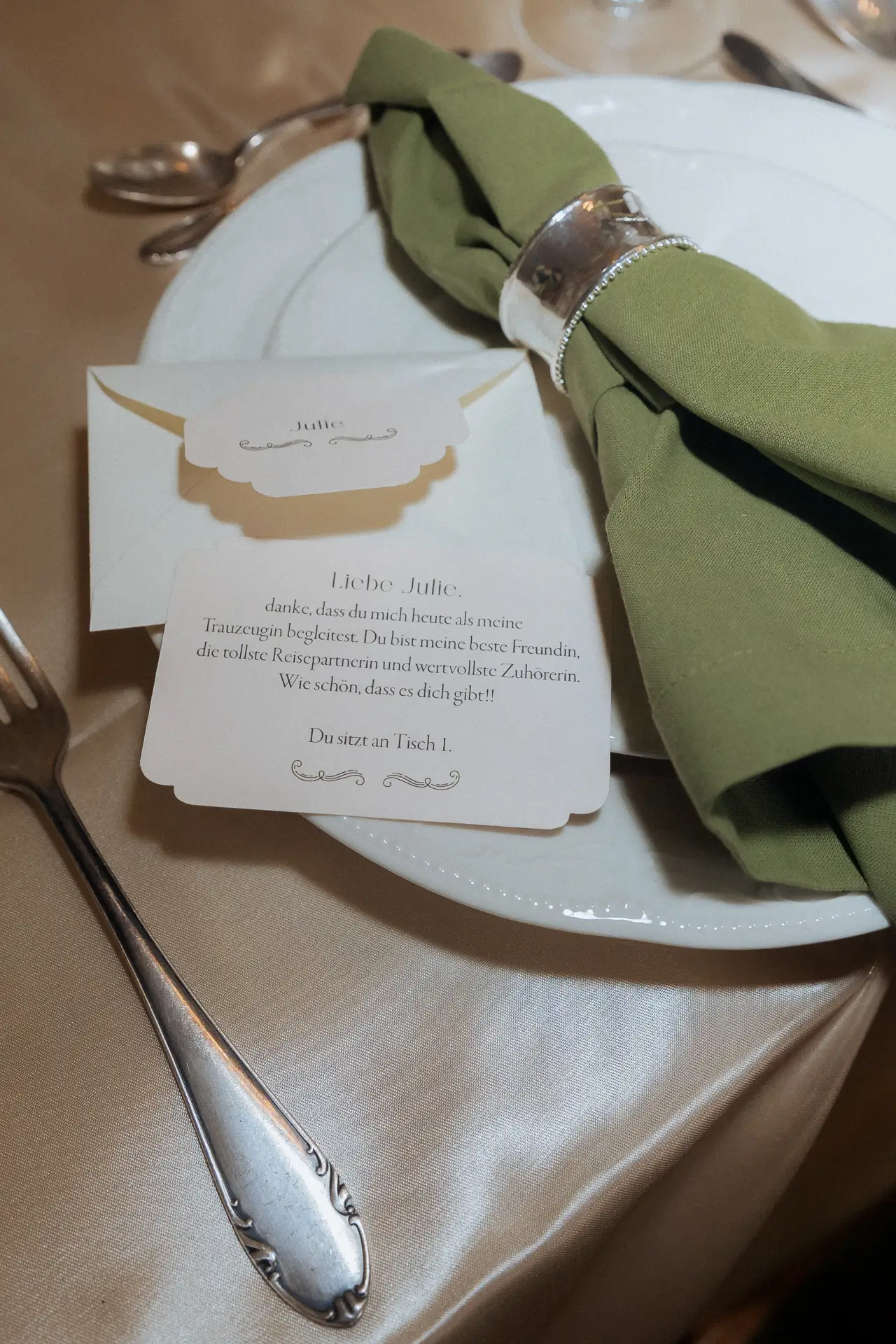 Sitzplan mit persönlicher Botschaften für Hochzeitsgäste