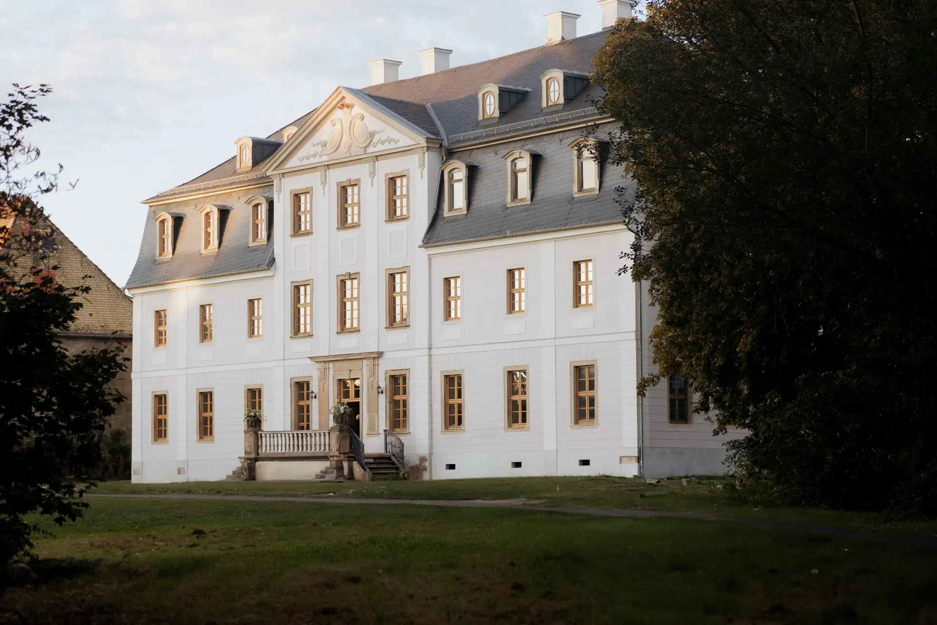 Fassade Schloss Störmthal Hochzeit
