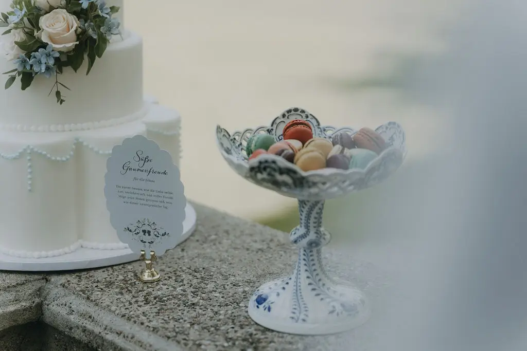 Karte für Hochzeitstorte und Sweettable mit Wellenkante