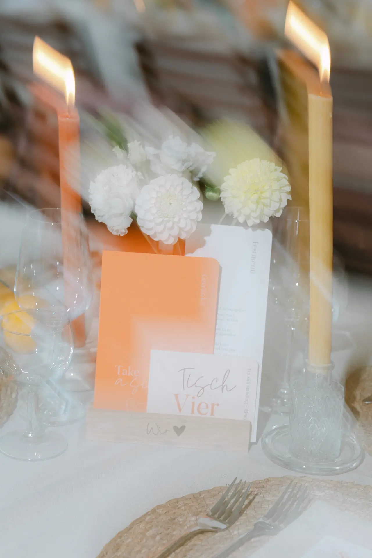 Menükarte Getränkekarte Tischnummer orange Hofhochzeit