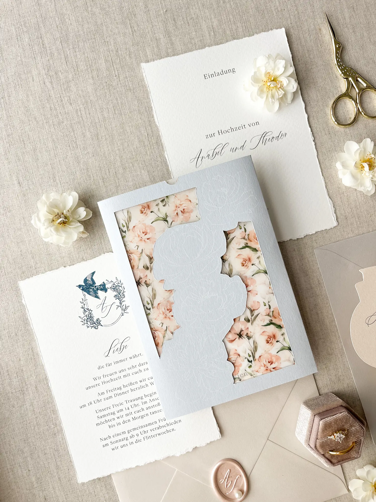 Einladungskarte als Teil der Hochzeitspapeterie