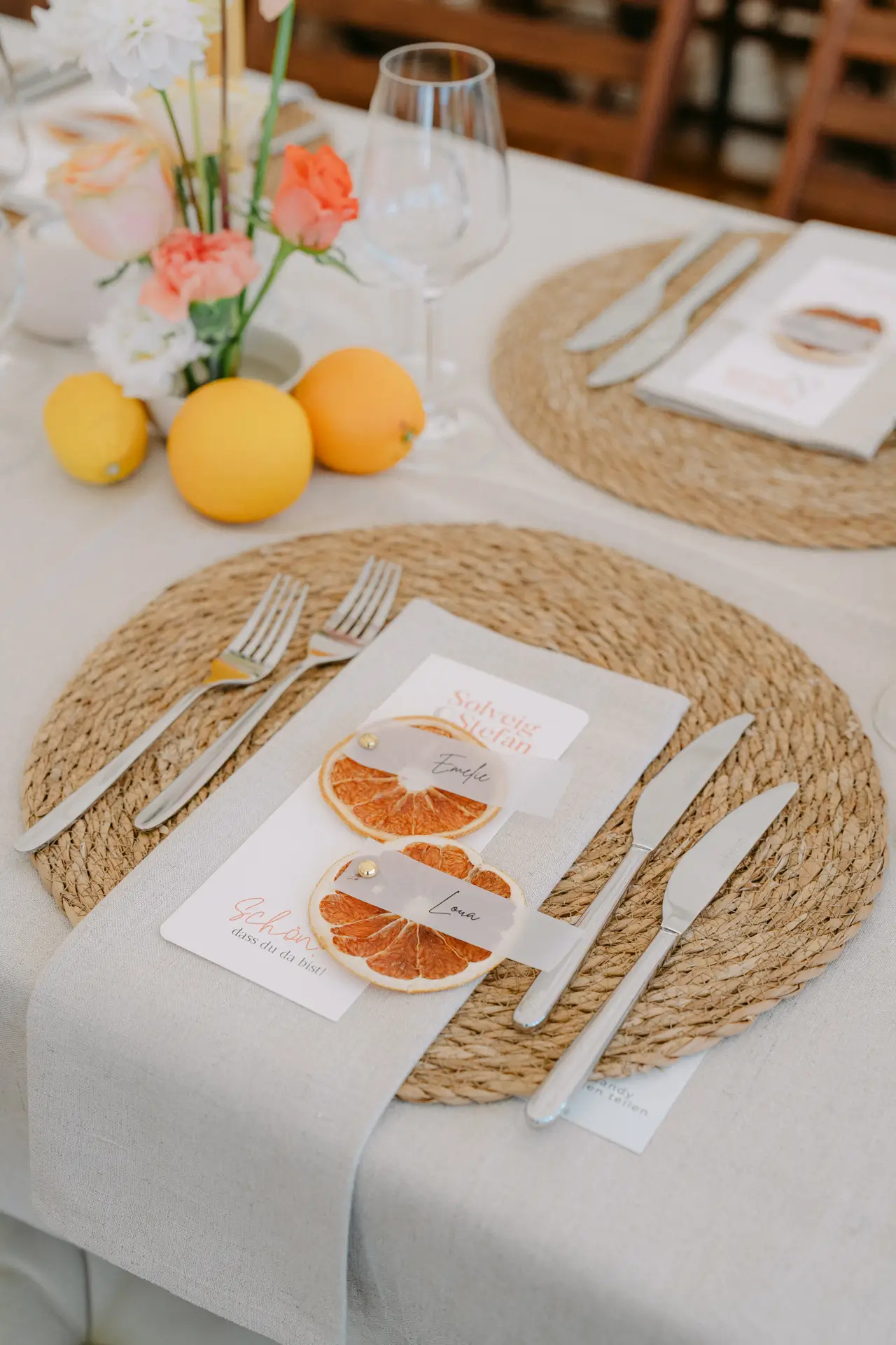 Platzkarte mit Namen Orangen und Gästespiel