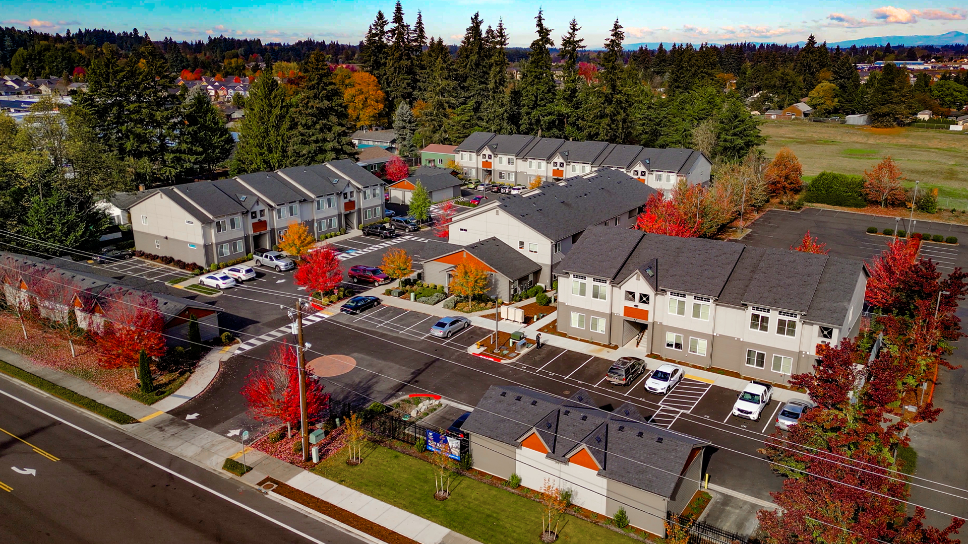 Mid-day aerial photo showing the size, scale & location of Wingate Square Apartments after commercial siding, soffit & window installation by StraightLine Exteriors in Vancouver, Washington 98662.