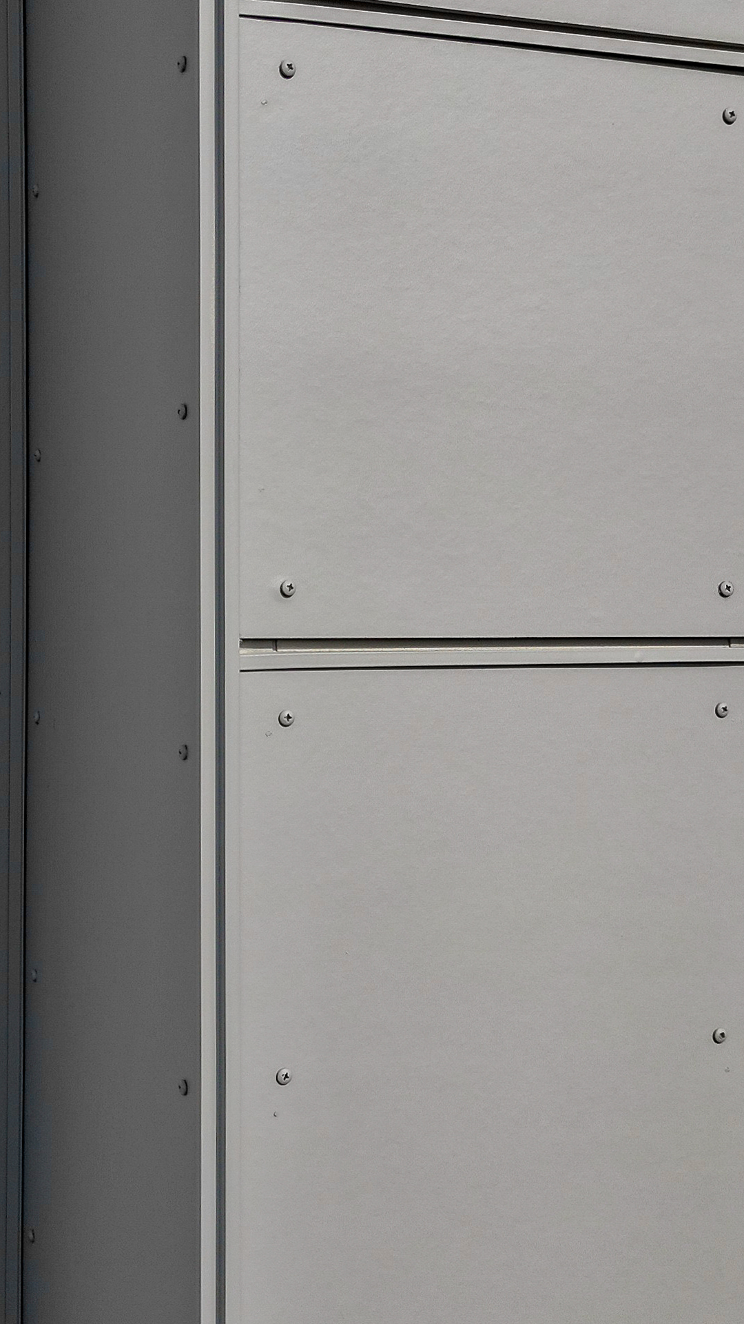 Close-up corner product photo showing the color, texture and scale of Hardie® Architectural Collection Panels in Smooth (Panel & Channel) with Tamlyn® Architectural Trim & Channel. Photo taken at Wingate Square Apartments after commercial siding, soffit & window installation by StraightLine Exteriors in Vancouver, Washington 98662.