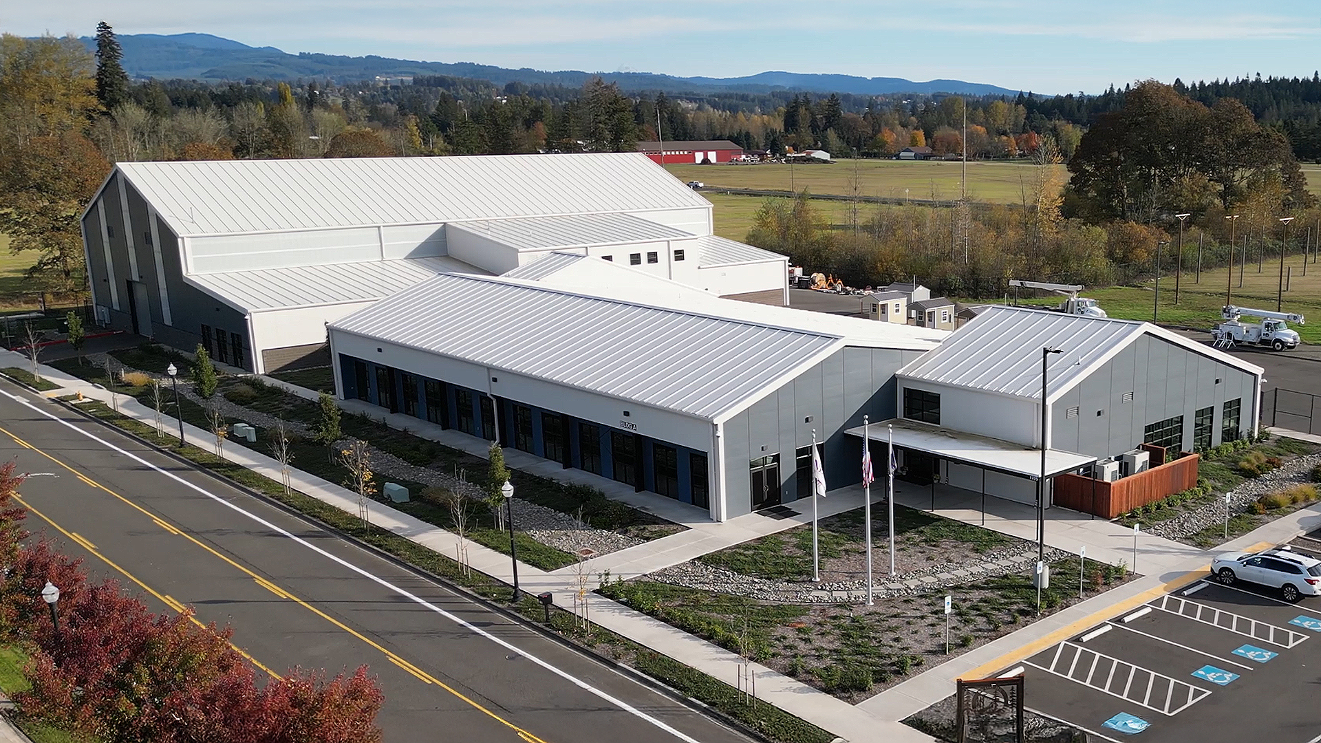 Photography showing the modern-industrial exterior design of NW Line JATC after commercial siding, window & soffit installation by StraightLine Exteriors in Battle Ground, Washington 98604. 