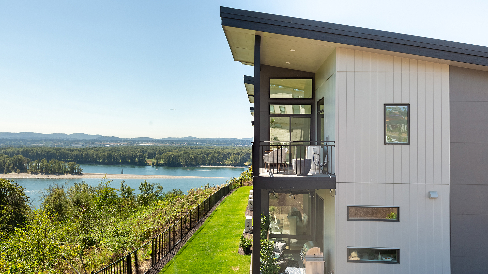 Commercial Siding and Window Installation by StraightLine Exteriors for Boulder Ridge Townhomes at Columbia Palisades in Camas, Washington 98607