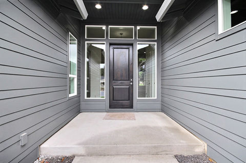 Ranch Home Entryway That Shows 8 inch Lap and 4 inch Lap patterned Reveal
